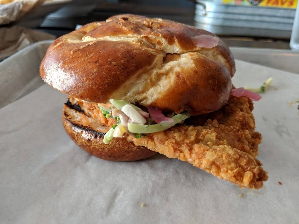 West Oak Nosh | restaurant | 10 W Oak St, Lodi, CA 95240, USA | 2092248157 OR +1 209-224-8157