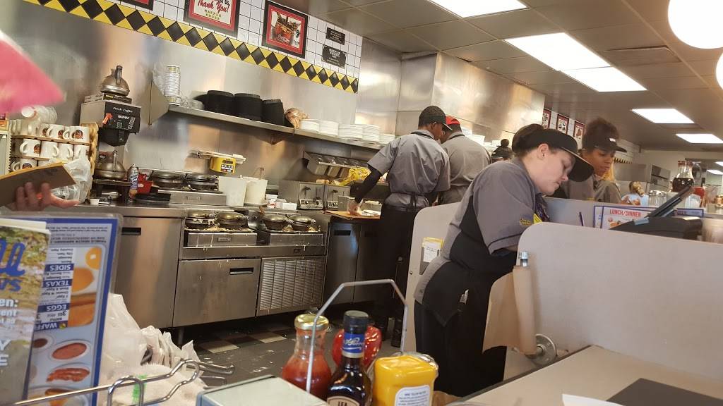 Waffle House | meal takeaway | 2111 Hwy 92, GA-92, Douglasville, GA 30135, USA | 7705770946 OR +1 770-577-0946