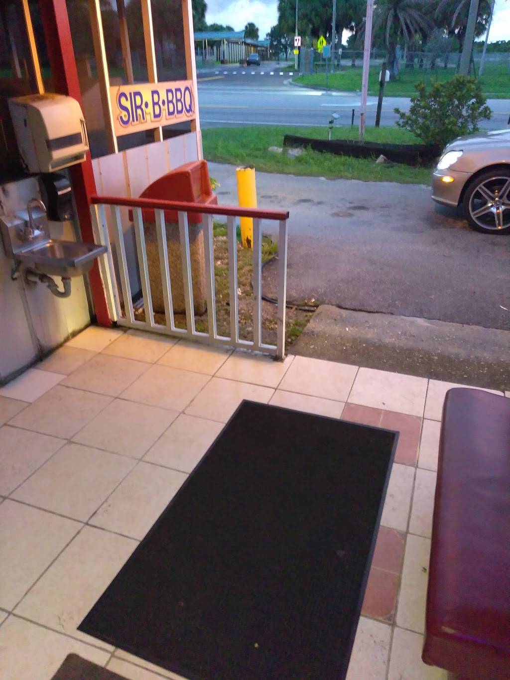 Sir B Restaurant & Bar BQ | restaurant | 2605 45th St, Vero Beach, FL 32967, USA | 7725843518 OR +1 772-584-3518