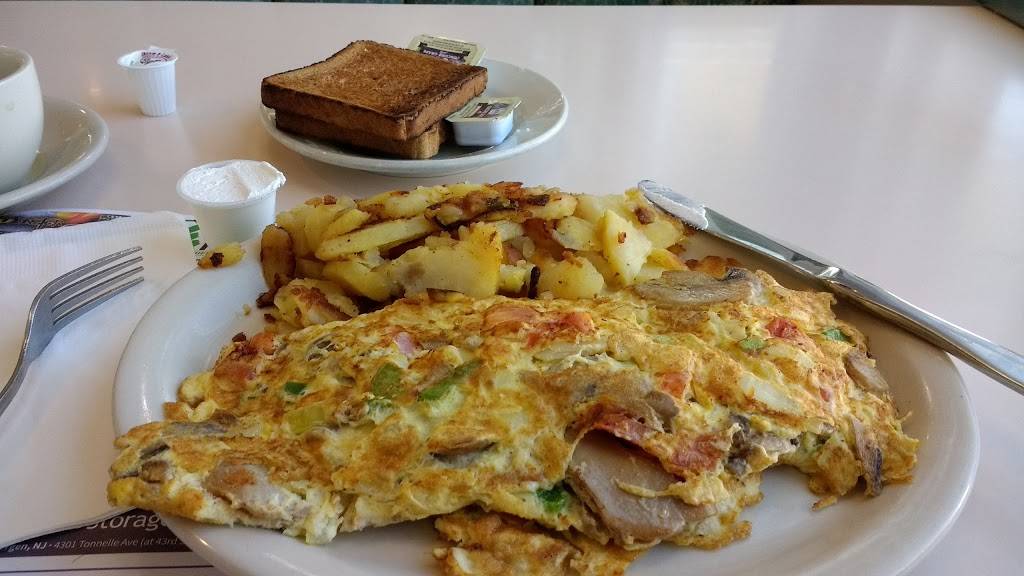 Legends Diner | restaurant | 130 County Ave, Secaucus, NJ 07094, USA | 2019741551 OR +1 201-974-1551