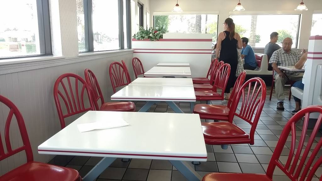 In-N-Out Burger | restaurant | 1371 Grand Ave, Covina, CA 91724, USA | 8007861000 OR +1 800-786-1000