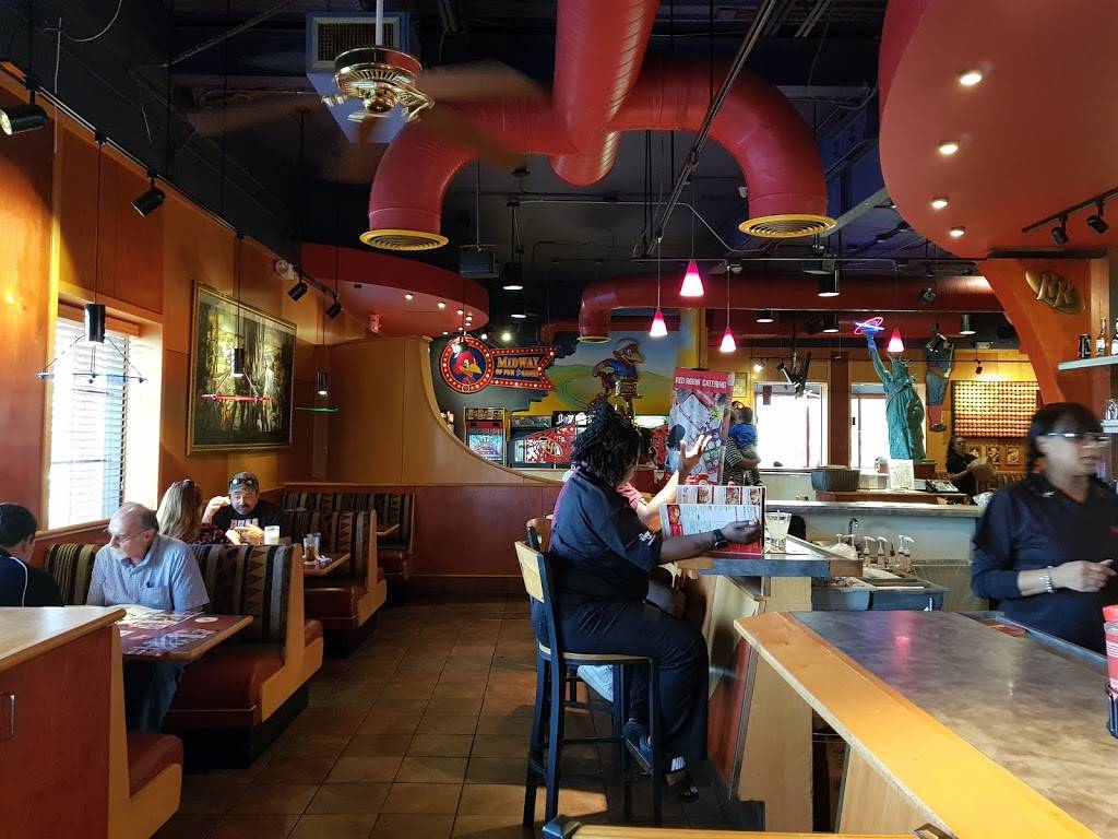Red Robin Gourmet Burgers and Brews | restaurant | 18650 Ford Rd, Detroit, MI 48228, USA | 3139968910 OR +1 313-996-8910