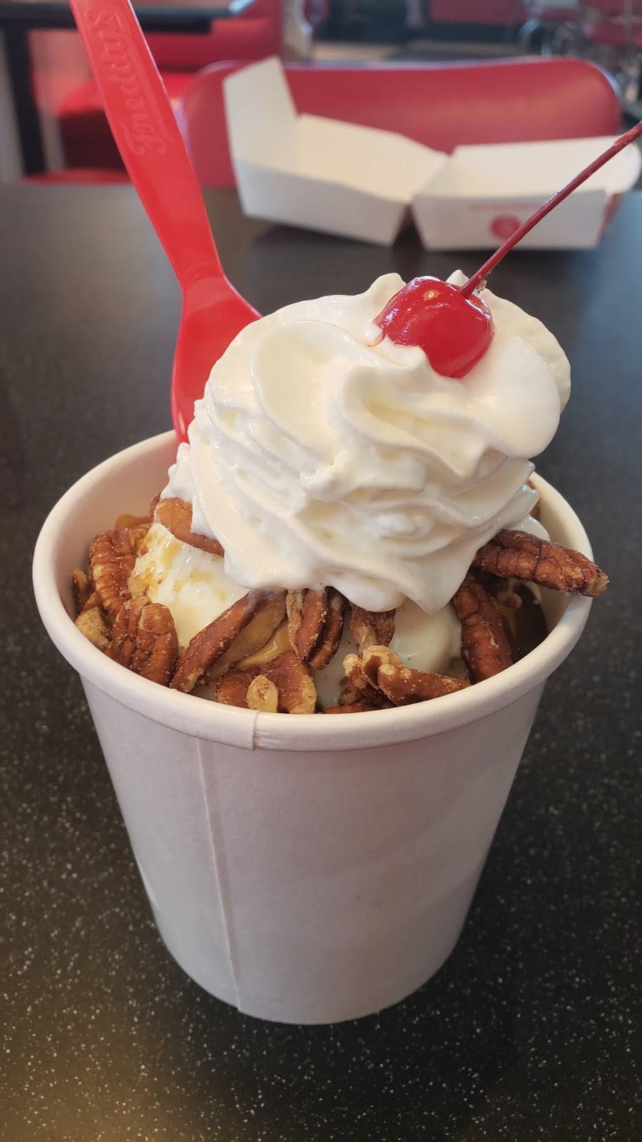 Freddys Frozen Custard & Steakburgers | restaurant | 2204 Troy Rd, Edwardsville, IL 62025, USA | 6186925096 OR +1 618-692-5096