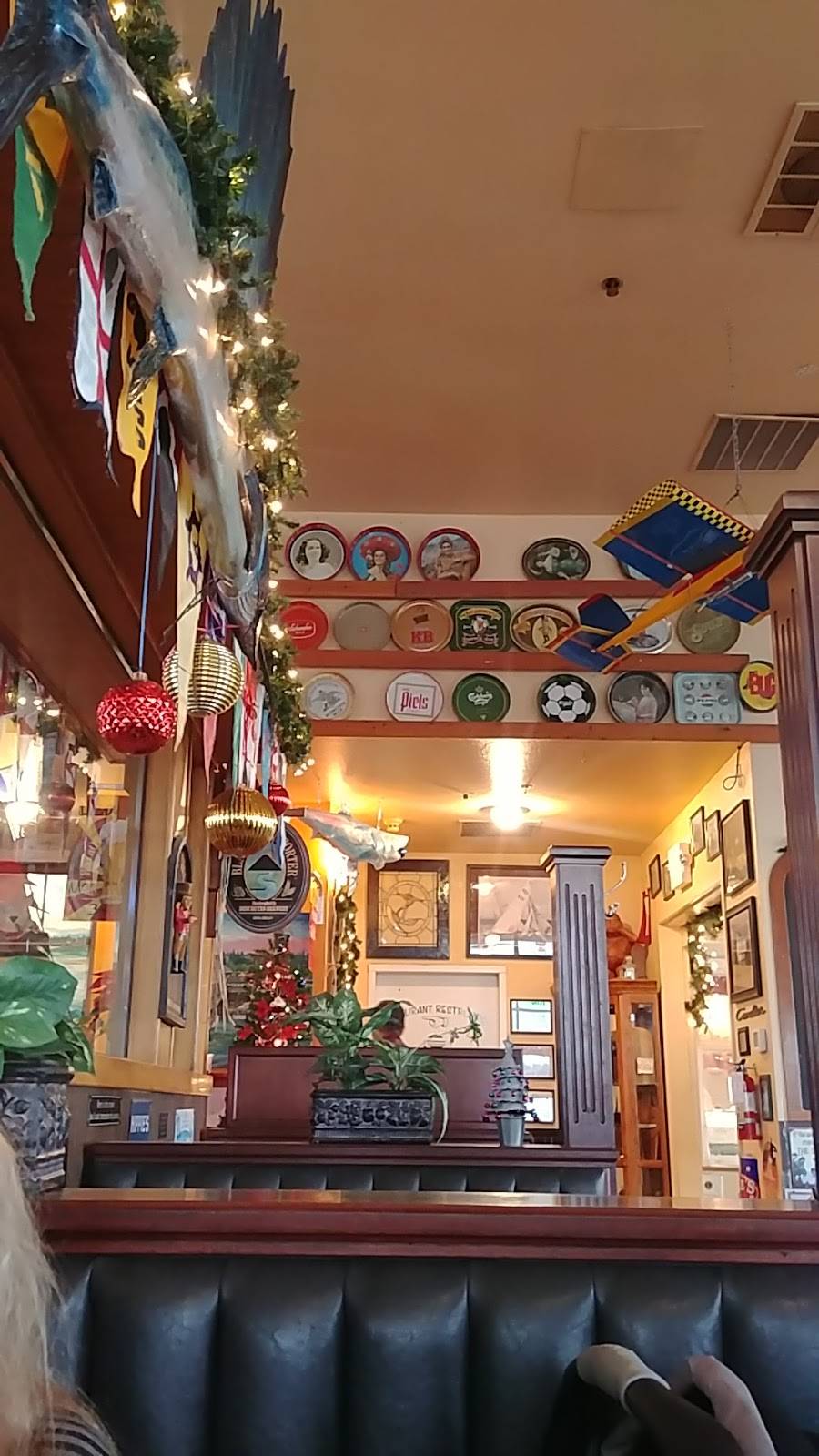 Tugboat Annies | restaurant | 2100 W Bay Dr NW, Olympia, WA 98502, USA | 3609431850 OR +1 360-943-1850