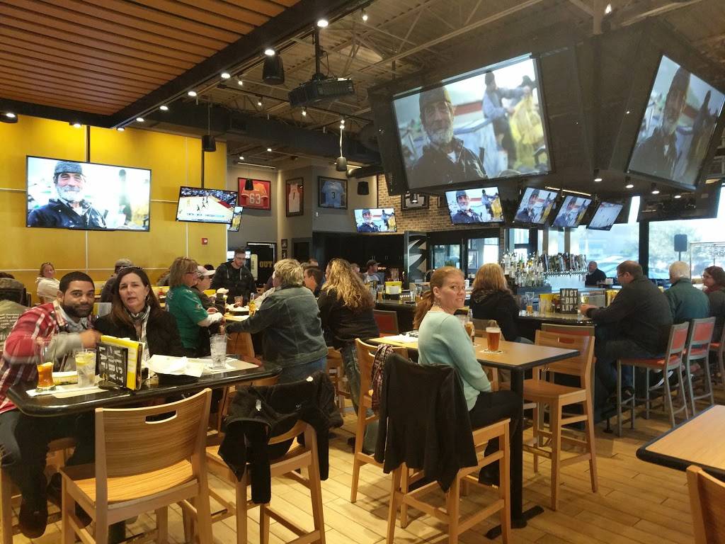 Buffalo Wild Wings | restaurant | 2938 Tyrone Blvd N, St. Petersburg, FL 33710, USA | 7272026311 OR +1 727-202-6311