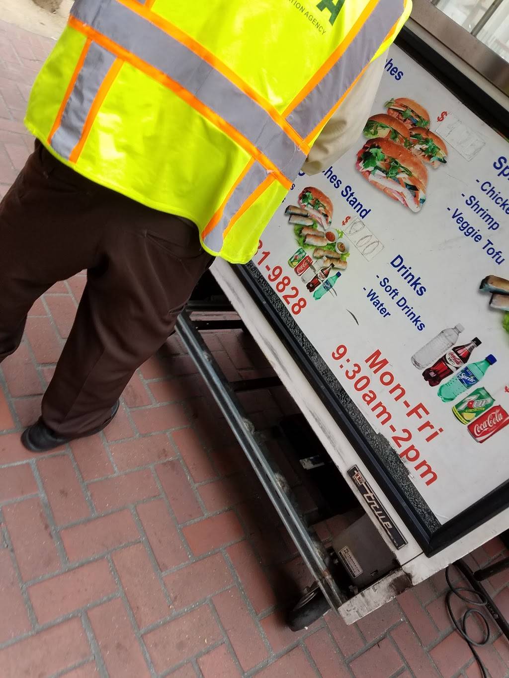 Mobile Bun Mih Vietnamese Sandwhiches On Weekdayd | restaurant | JPMorgan Chase Building, 560 Mission St, San Francisco, CA 94105, USA | 5109319828 OR +1 510-931-9828