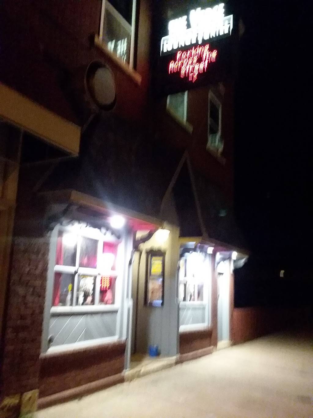 The Verse Lounge & Grill | restaurant | 717 Rose St, La Crosse, WI 54603, USA | 6087821650 OR +1 608-782-1650