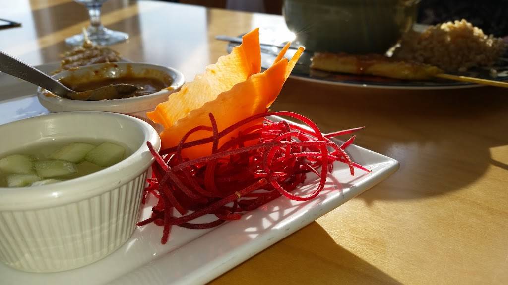 Seng Thai | restaurant | 139 Searsport Ave #100, Belfast, ME 04915, USA | 2073380010 OR +1 207-338-0010