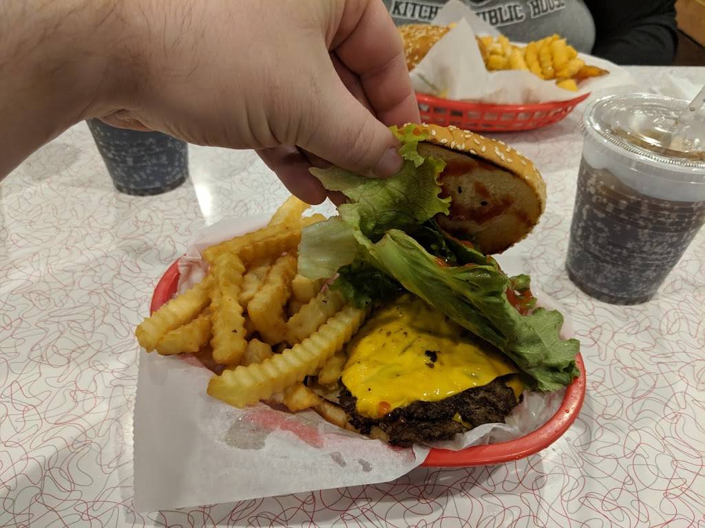 2Toots Train Whistle Grill | restaurant | 450 N Main St, Glen Ellyn, IL 60137, USA | 6308584300 OR +1 630-858-4300