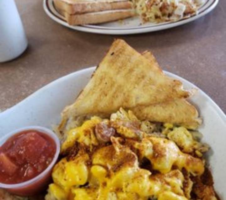 George Webb Restaurant | restaurant | 852 S Main St, West Bend, WI 53095, USA | 2623381518 OR +1 262-338-1518