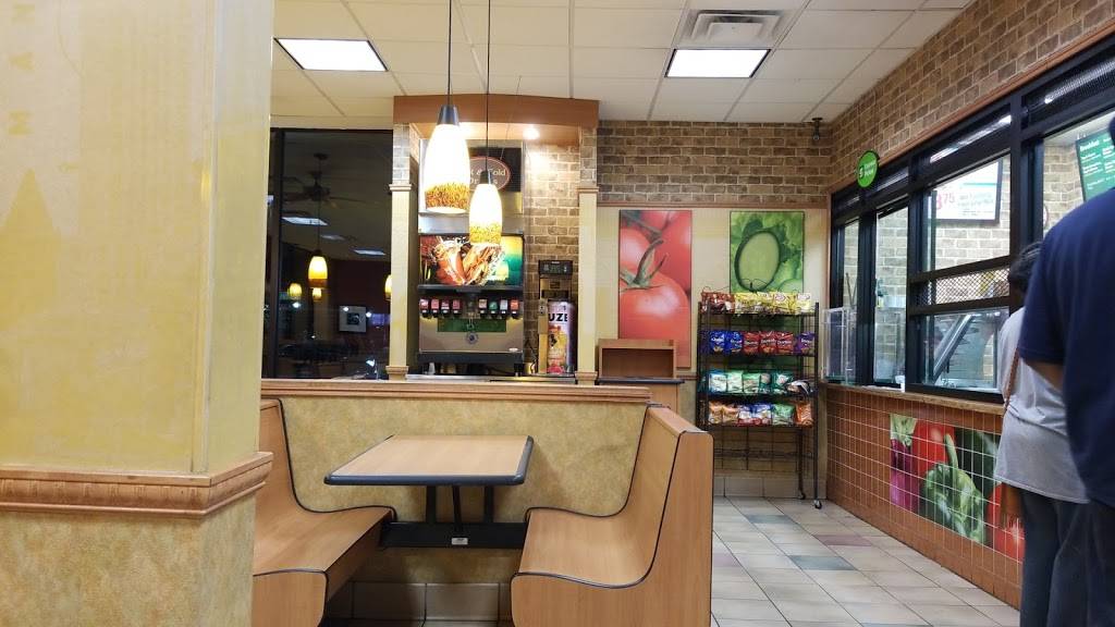 Subway | restaurant | 18288 Grand River Ave, Detroit, MI 48223, USA | 3138354669 OR +1 313-835-4669