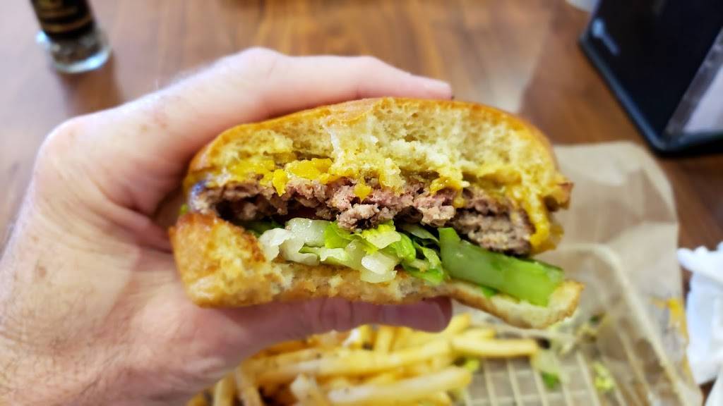 Burger 21 Carrollwood | restaurant | 11777 Dale Mabry Hwy, Tampa, FL 33618, USA | 8134053595 OR +1 813-405-3595