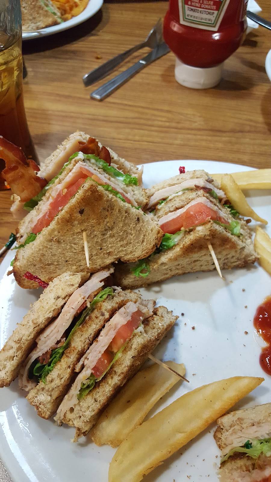 Dennys | restaurant | 2008 N Mulberry St, Elizabethtown, KY 42701, USA | 2707654164 OR +1 270-765-4164