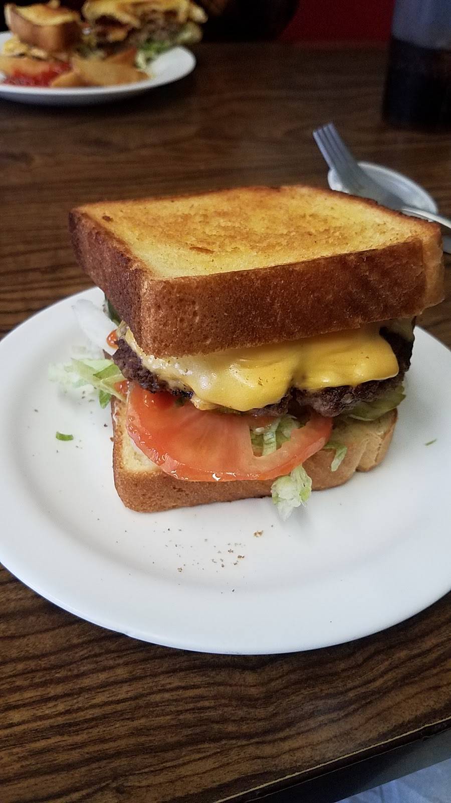 Roys BBQ & Burgers | restaurant | 25 Wabash St, Milan, MI 48160, USA | 7344391737 OR +1 734-439-1737