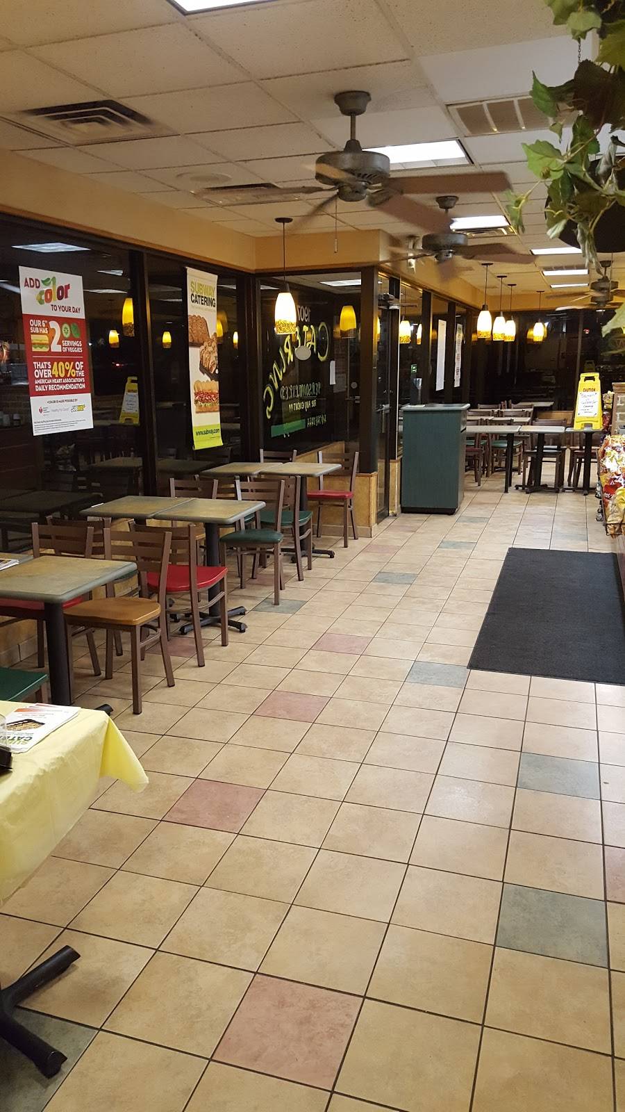 Subway | restaurant | 1905 W Market St, Bloomington, IL 61701, USA | 3098289927 OR +1 309-828-9927