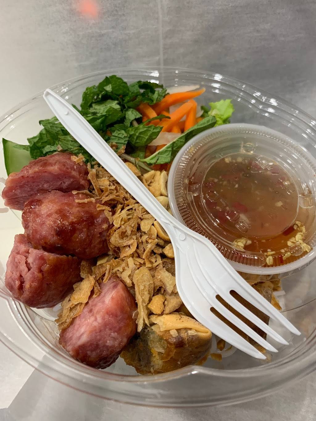 Banh Mì Mia | cafe | 461 Belmont Ave, Springfield, MA 01108, USA | 4138882223 OR +1 413-888-2223