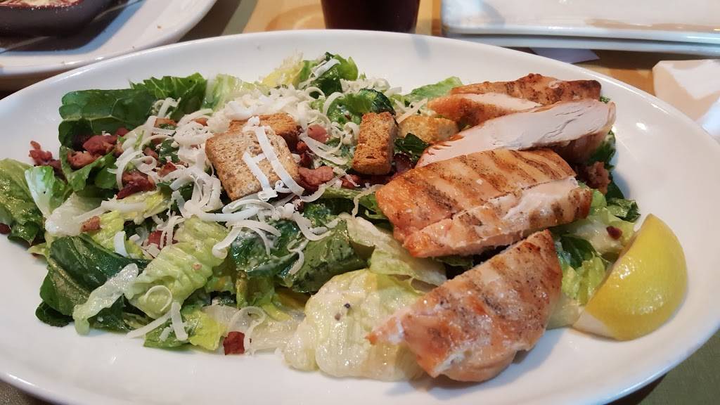 Boston Pizza | restaurant | 25 Cinemart Dr, Scarborough, ON M1B 3C3, Canada | 4162820770 OR +1 416-282-0770