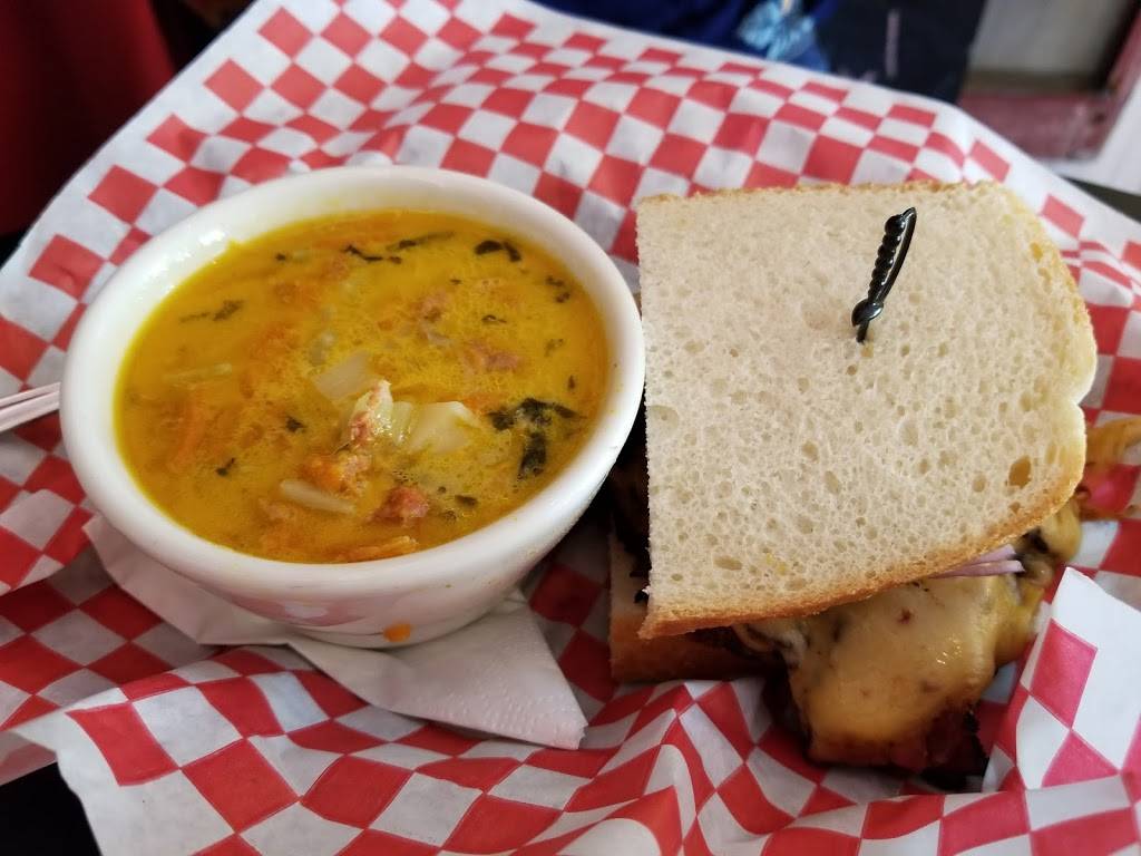 Codys On 4th | restaurant | 111 E 4th Ave, Mt Dora, FL 32757, USA | 3527358426 OR +1 352-735-8426