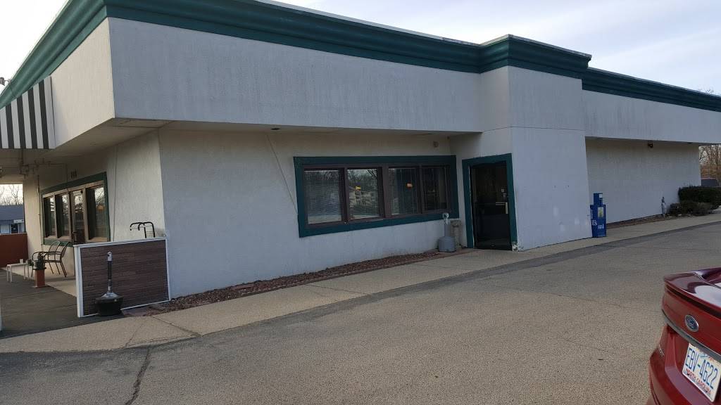 Red Apple Inn | restaurant | 1019 8th St, Monroe, WI 53566, USA | 6083256130 OR +1 608-325-6130