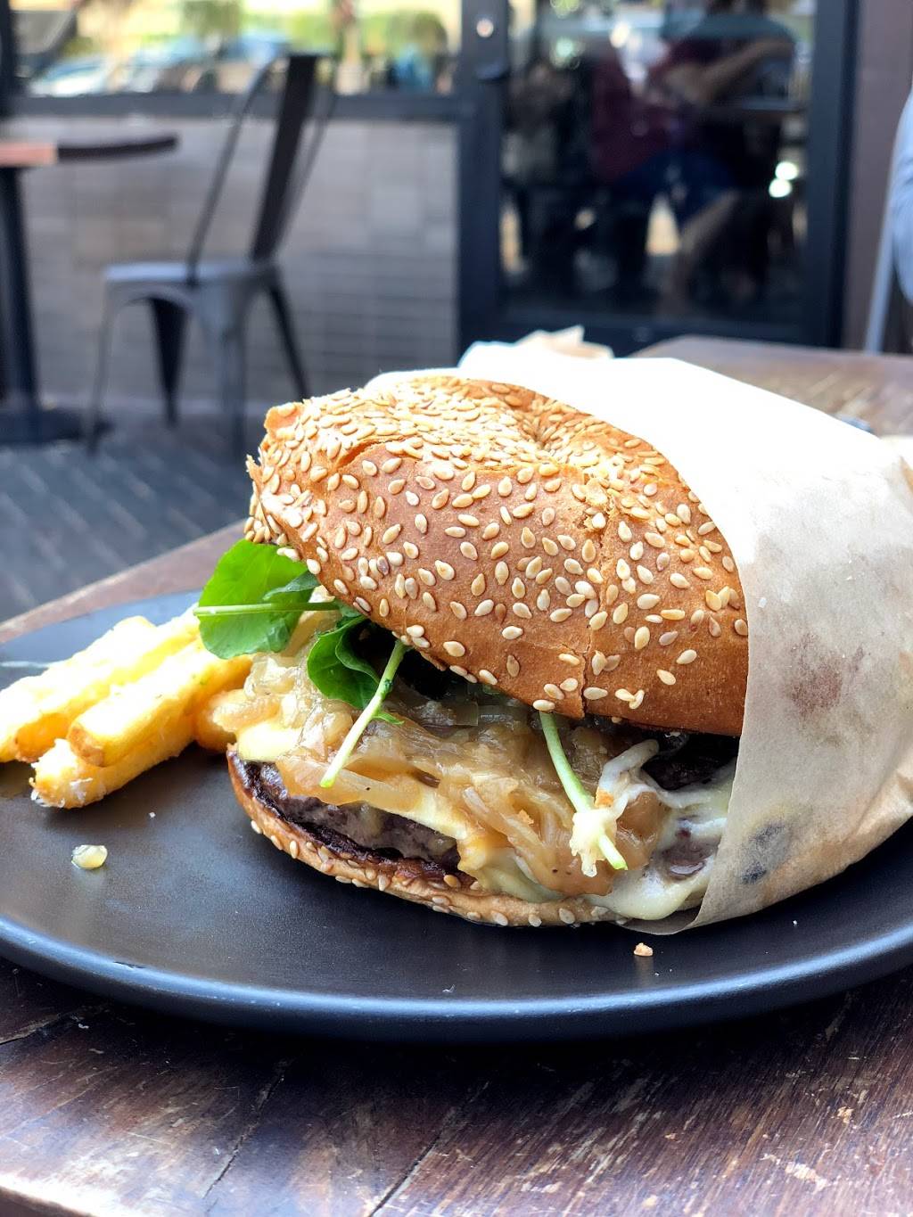 Roam Artisan Burgers | restaurant | 23 Lafayette Cir, Lafayette, CA 94549, USA | 9253850798 OR +1 925-385-0798