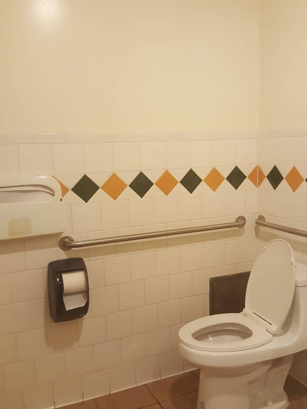 New Fu Lim Restaurant | restaurant | 2536 E Fremont St, Stockton, CA 95205, USA | 2099432401 OR +1 209-943-2401