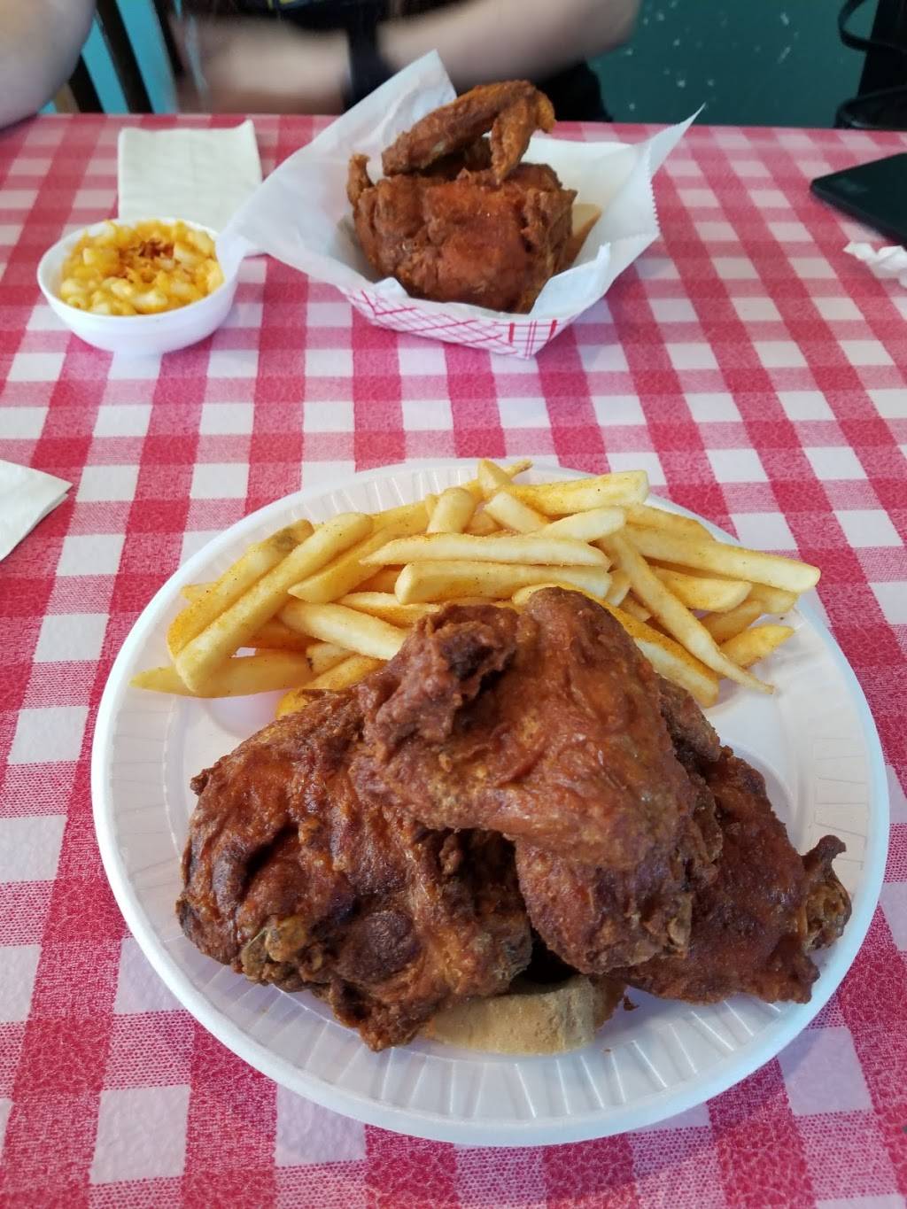 Guss World Famous Fried Chicken | restaurant | 2943 N Germantown Pkwy, Bartlett, TN 38133, USA | 9013739111 OR +1 901-373-9111
