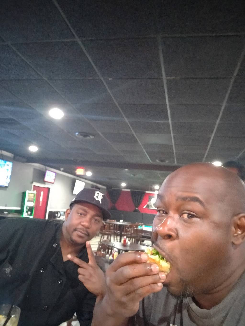 Easy Street Saloon of Eastpointe and Roseville | restaurant | 16101 E 10 Mile Rd, Eastpointe, MI 48021, USA | 5865851124 OR +1 586-585-1124