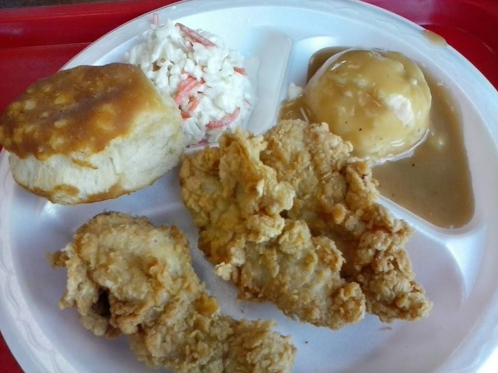Lees Famous Recipe Chicken | restaurant | 1652 Carlyle Ave, Belleville, IL 62221, USA | 6182572410 OR +1 618-257-2410