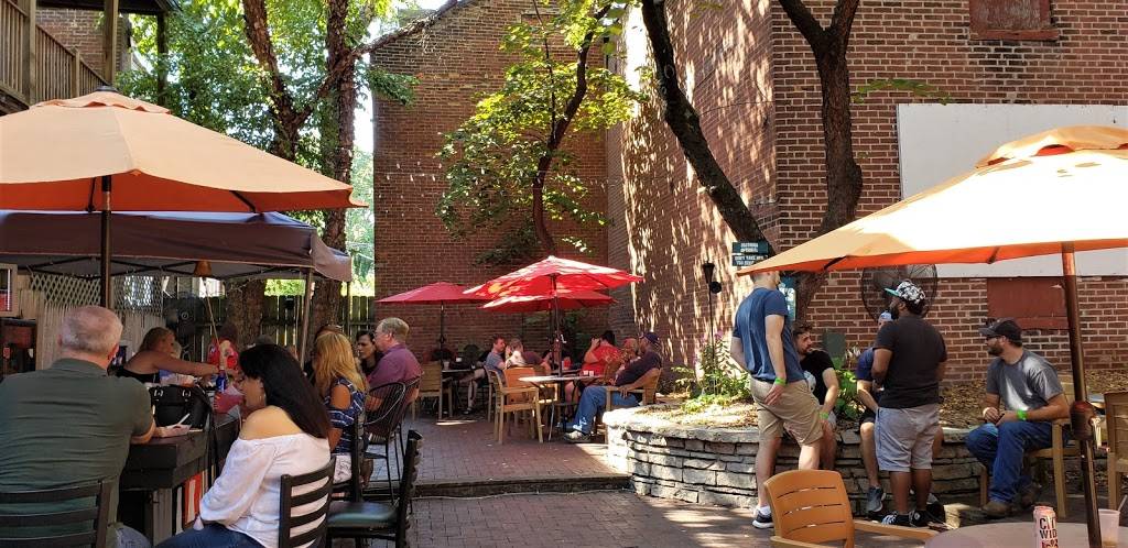 Great Grizzly Bear | restaurant | 1027 Geyer Ave, St. Louis, MO 63104, USA | 3142310444 OR +1 314-231-0444