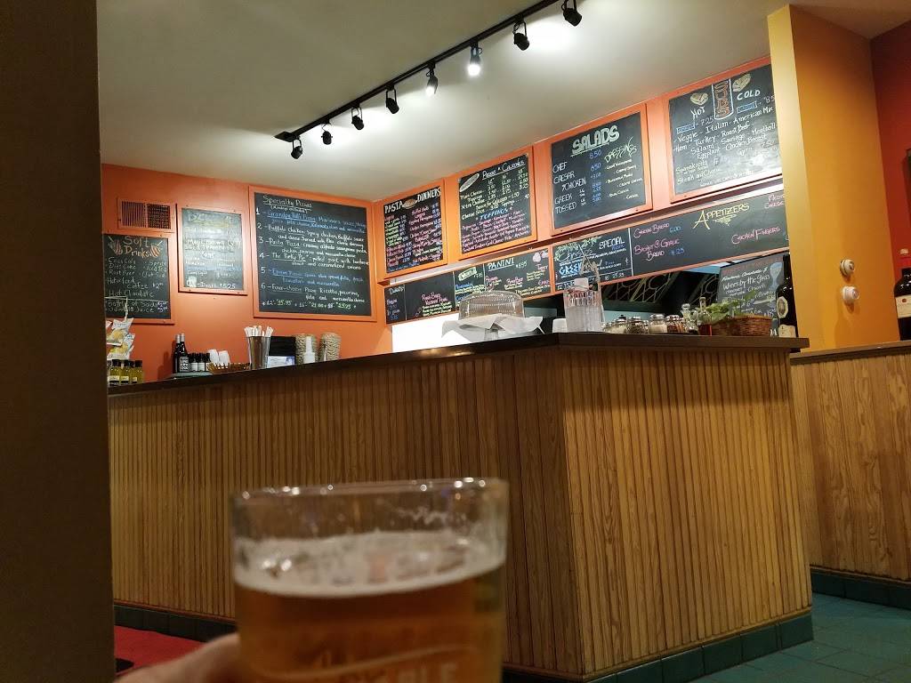 Christos Pizza and Pasta | restaurant | 4931 Main St, Manchester Center, VT 05255, USA | 8023622408 OR +1 802-362-2408