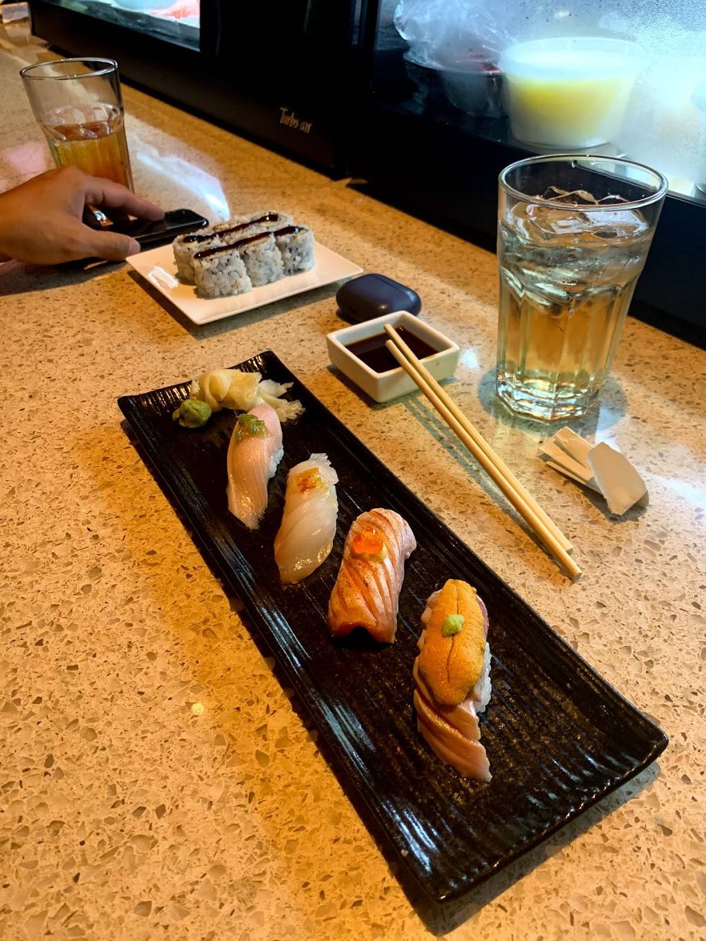 Blacow Burger Sushi & Bar | restaurant | 517 University Center Blvd, Charlotte, NC 28262, USA | 9802376985 OR +1 980-237-6985