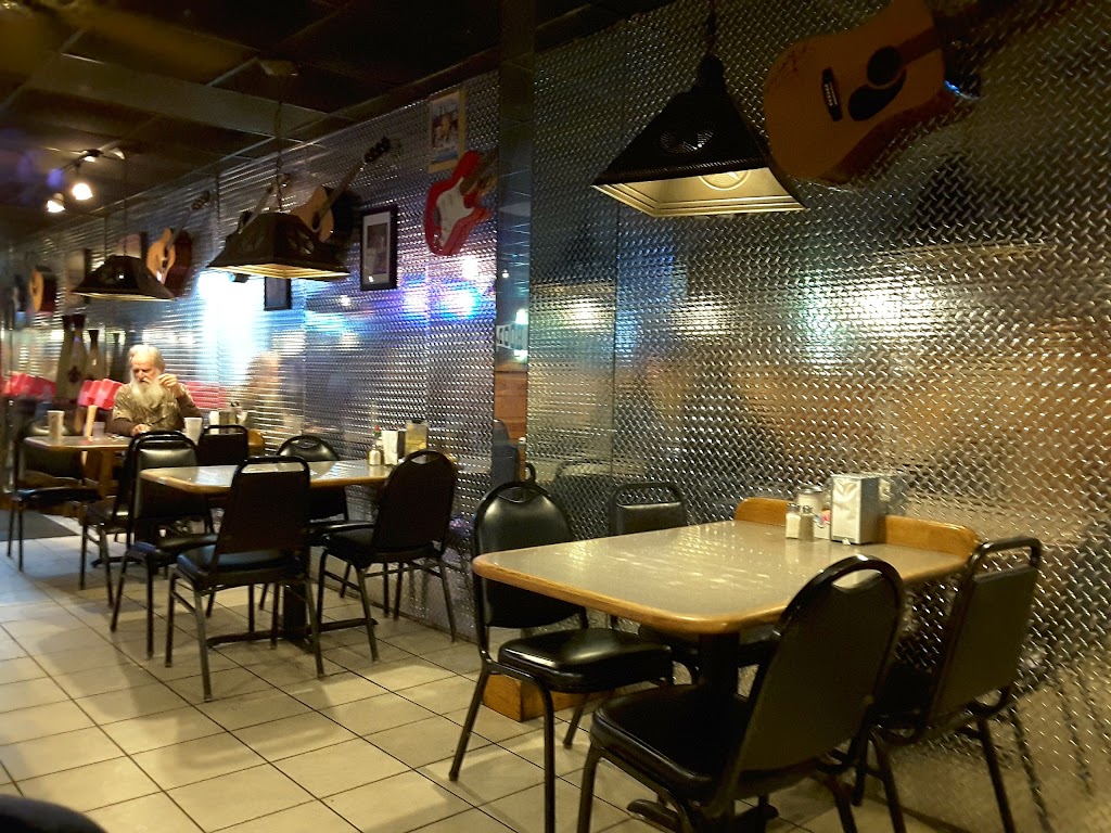 Hard Country Café | restaurant | 2374 LA-109, Vinton, LA 70668, USA | 3375895647 OR +1 337-589-5647