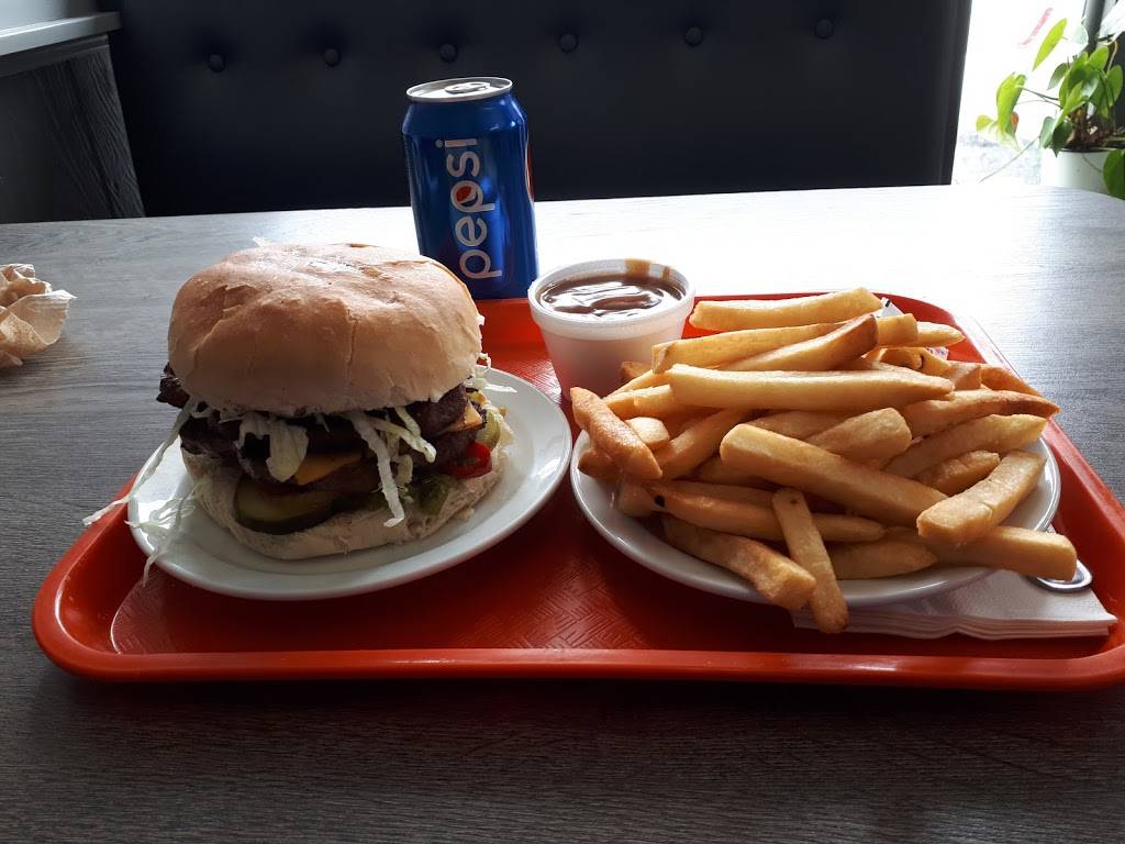 Mikes Delhi Submarine | restaurant | 105 King St, Delhi, ON N4B 1X7, Canada | 5195823449 OR +1 519-582-3449