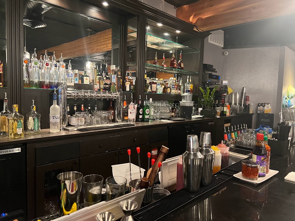 Alki Pho & Bar | restaurant | 2808 Alki Ave SW, Seattle, WA 98116, USA | 2064534000 OR +1 206-453-4000