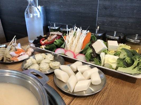 MISS SHABU 韩式火锅/涮羊肉／顶级安格斯牛肉／美国羊肉／有机鸡肉／海鮮／牛骨汤/日本清酒、鸡尾酒 | night club | 5450 Beach Blvd #102, Buena Park, CA 90621, USA | 7144643222 OR +1 714-464-3222