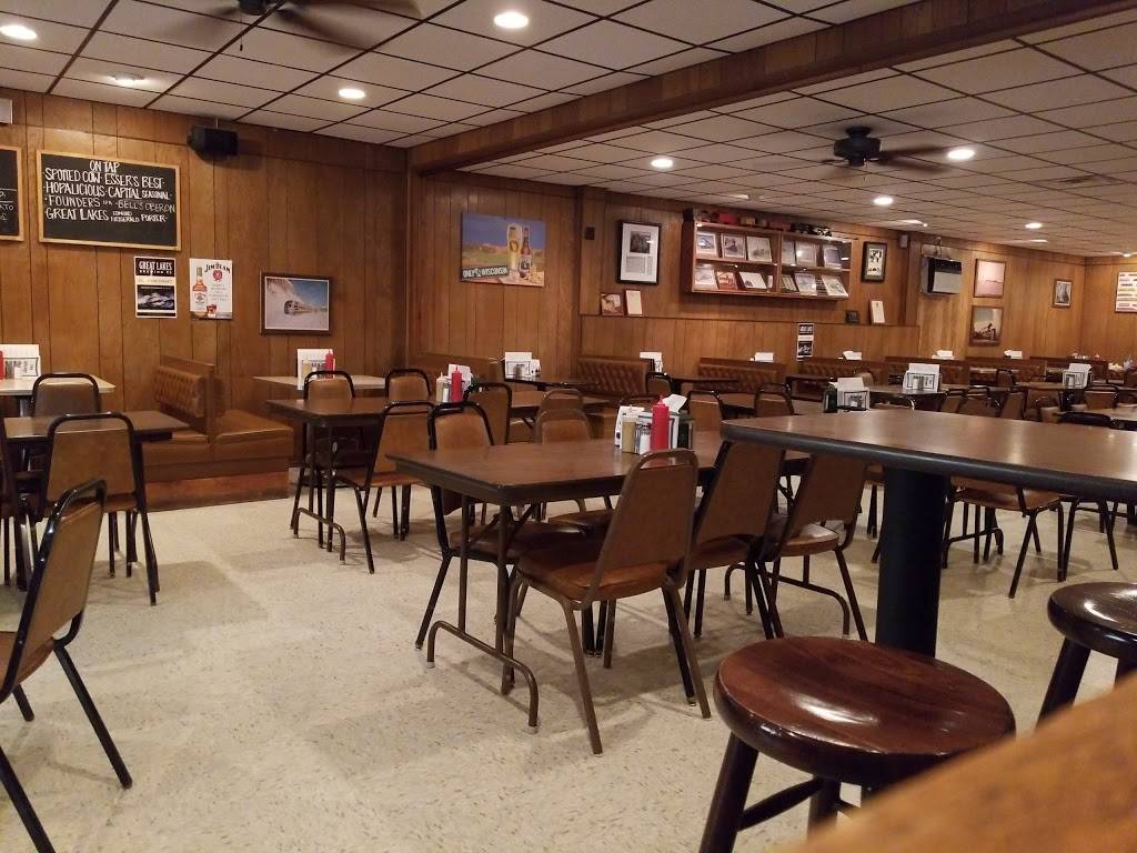 The Village Green Bar & Grill | restaurant | 7508 Hubbard Ave, Middleton, WI 53562, USA | 6088319962 OR +1 608-831-9962