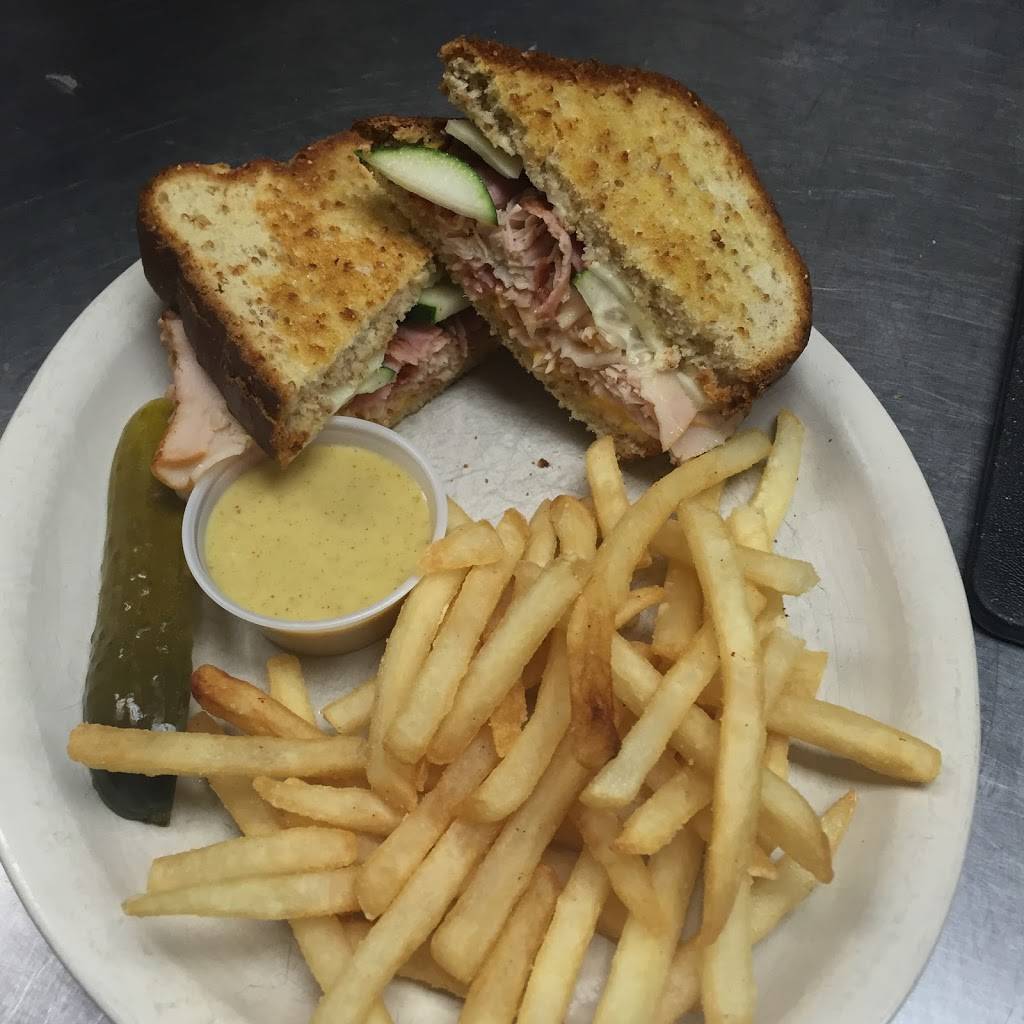 The Hutt Bar & Grill | restaurant | 250 SOUTH US-71, Arnolds Park, IA 51331, USA | 7123328074 OR +1 712-332-8074