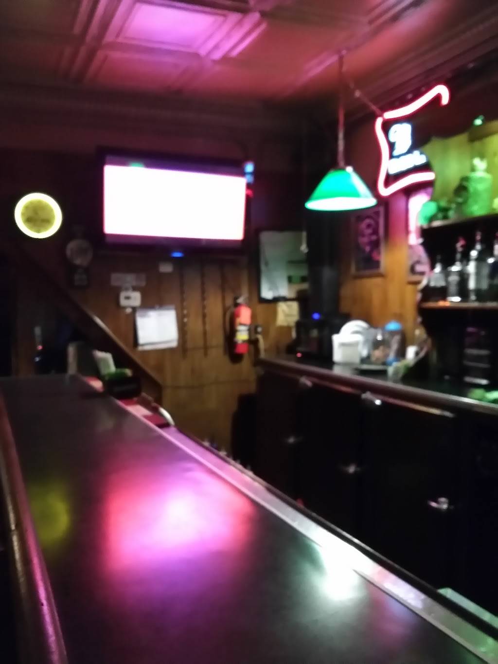 Squirrel Cage | restaurant | 2402 N Dousman St, Milwaukee, WI 53212, USA | 4142644070 OR +1 414-264-4070