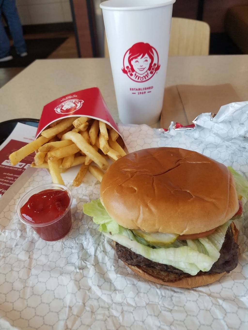 Wendys | restaurant | 3801 Blake Rd SW, Albuquerque, NM 87121, USA | 5058732233 OR +1 505-873-2233