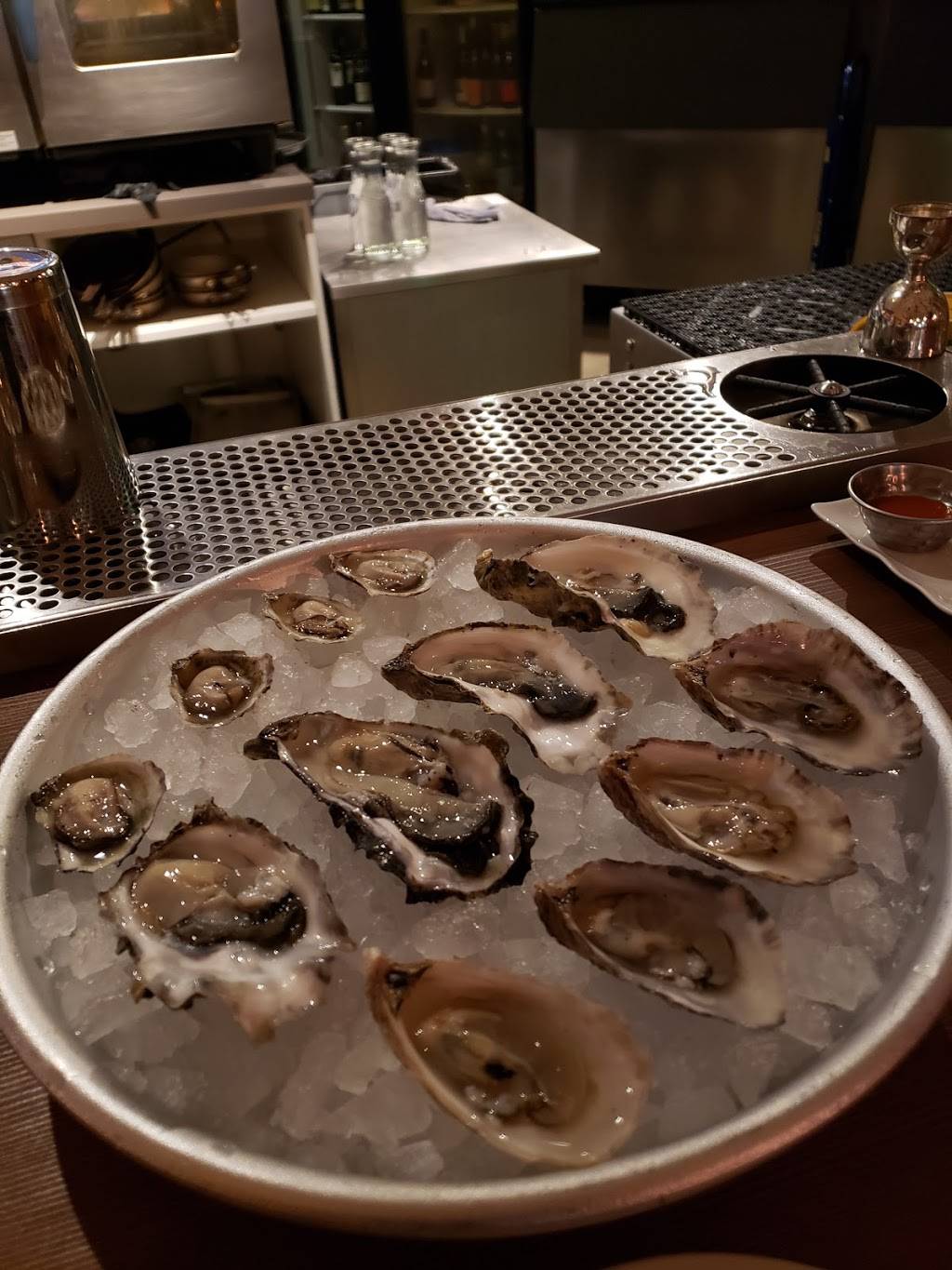 Vinnies Raw Bar | restaurant | 2505 2nd Ave #103, Seattle, WA 98121, USA | 2064207043 OR +1 206-420-7043