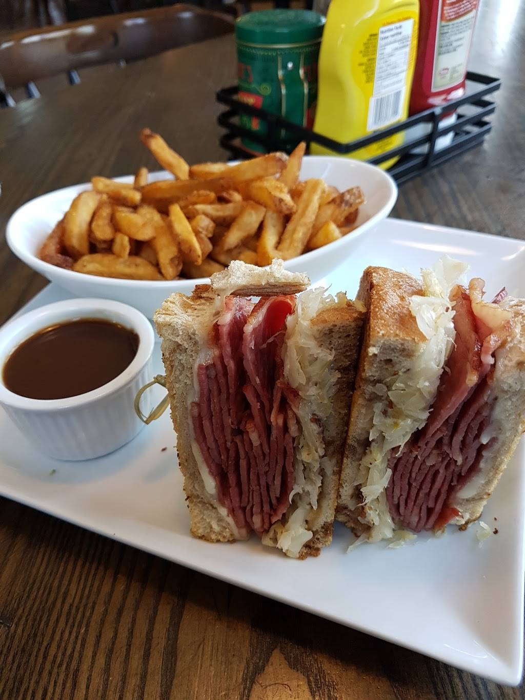 Thompson House | restaurant | 5370 Wyandotte St E, Windsor, ON N8S 0A3, Canada | 5199159992 OR +1 519-915-9992