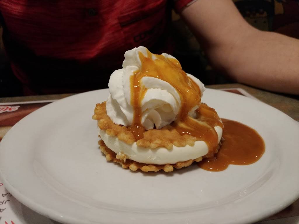 Mikes | restaurant | 2995 Boulevard Dagenais O, Laval, QC H7P 1T3, Canada | 4506251518 OR +1 450-625-1518