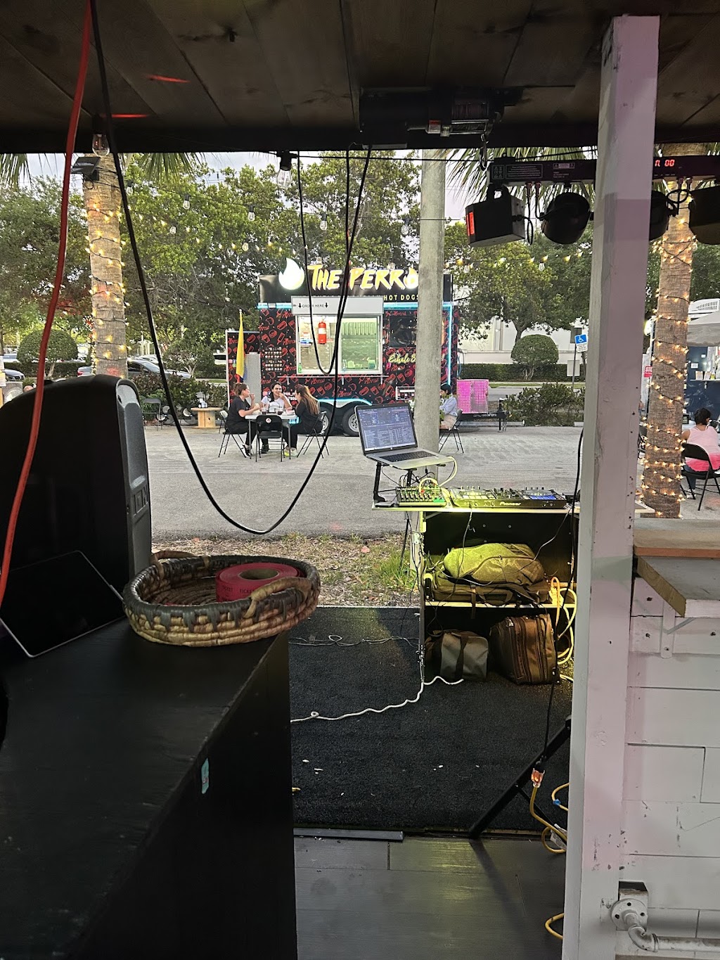 The Perros | meal takeaway | 2451 SE 4th Ave, Fort Lauderdale, FL 33316, USA | 9545407998 OR +1 954-540-7998