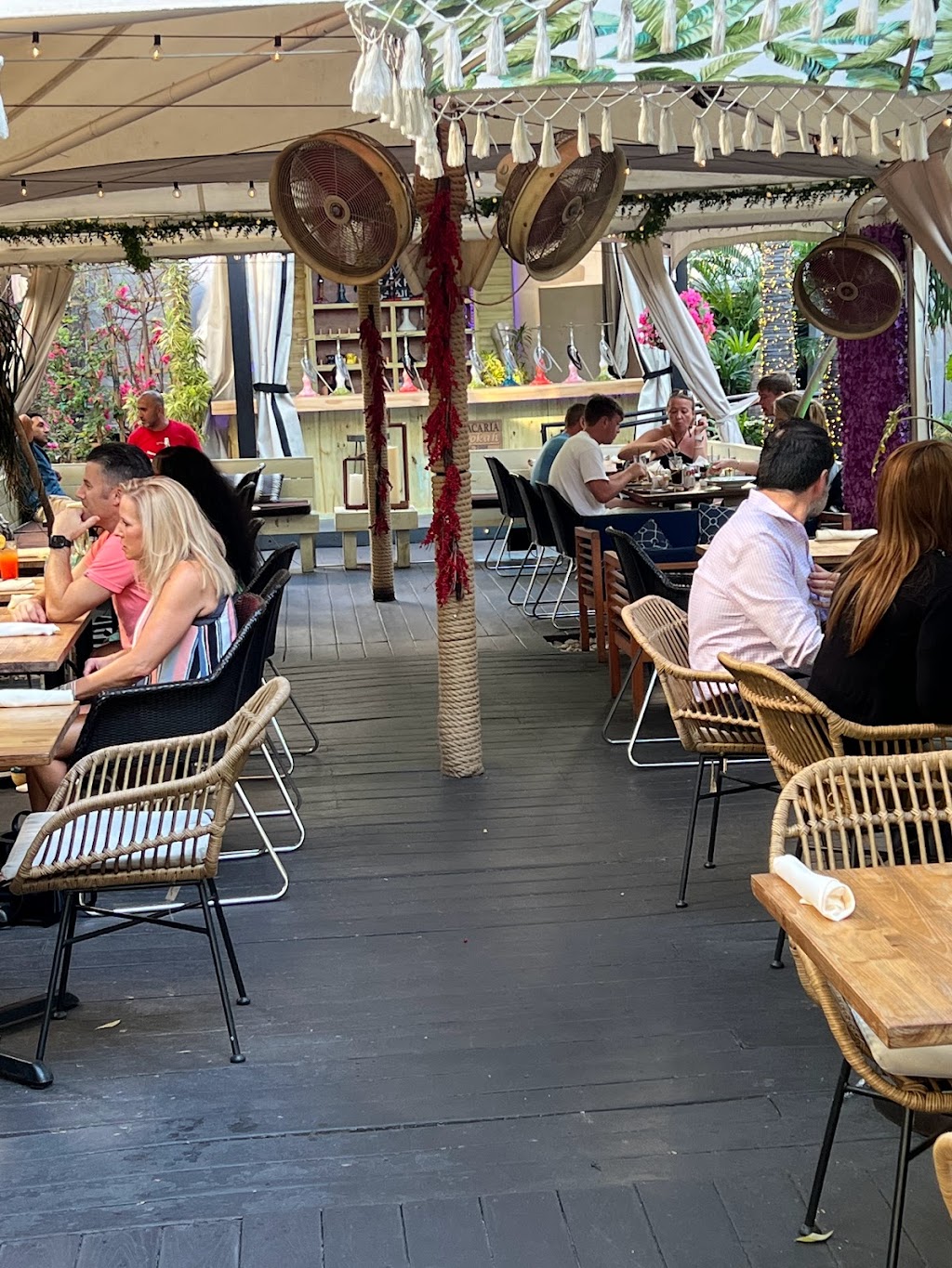 SoBe Hookah Salt Cafe | night club | 1401 Collins Ave, Miami Beach, FL 33139, USA | 8633220509 OR +1 863-322-0509