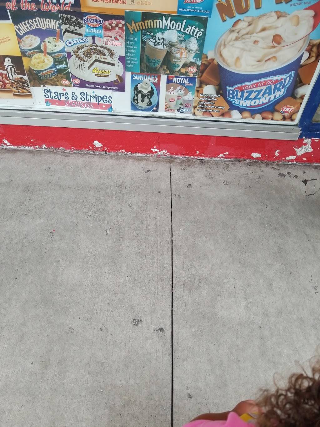 Dairy Queen Store | restaurant | 2300 Rhomberg, Dubuque, IA 52001, USA | 5635822727 OR +1 563-582-2727