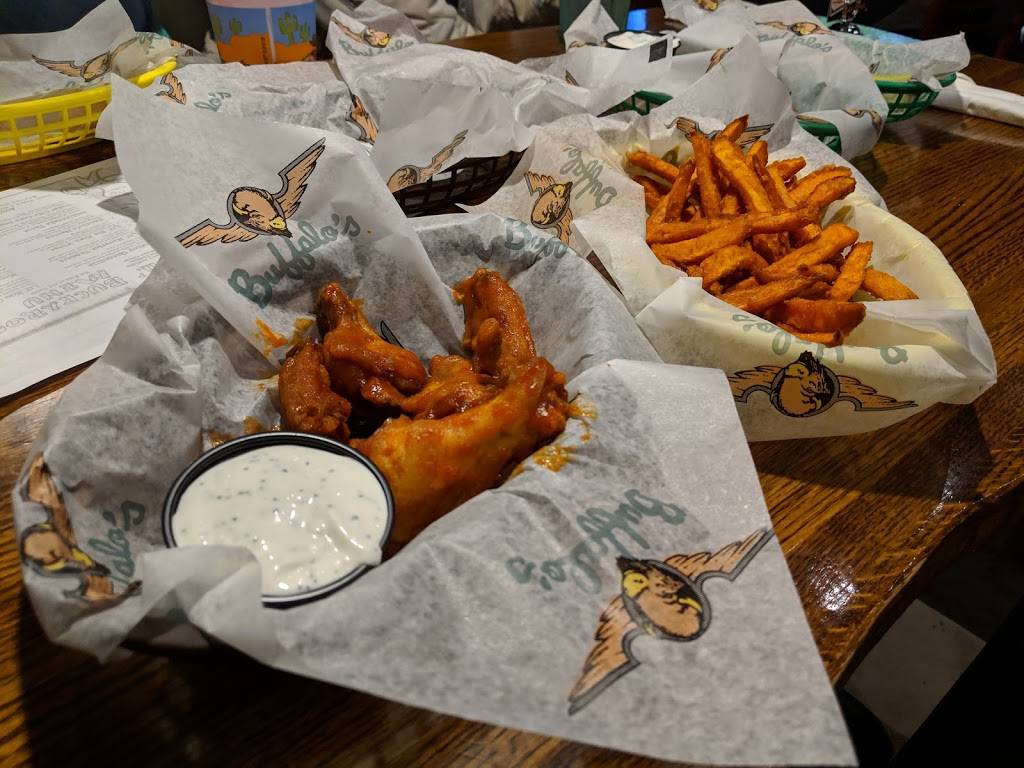 Buffalos | restaurant | 991 Peachtree Industrial Blvd, Suwanee, GA 30024, USA | 7709457100 OR +1 770-945-7100