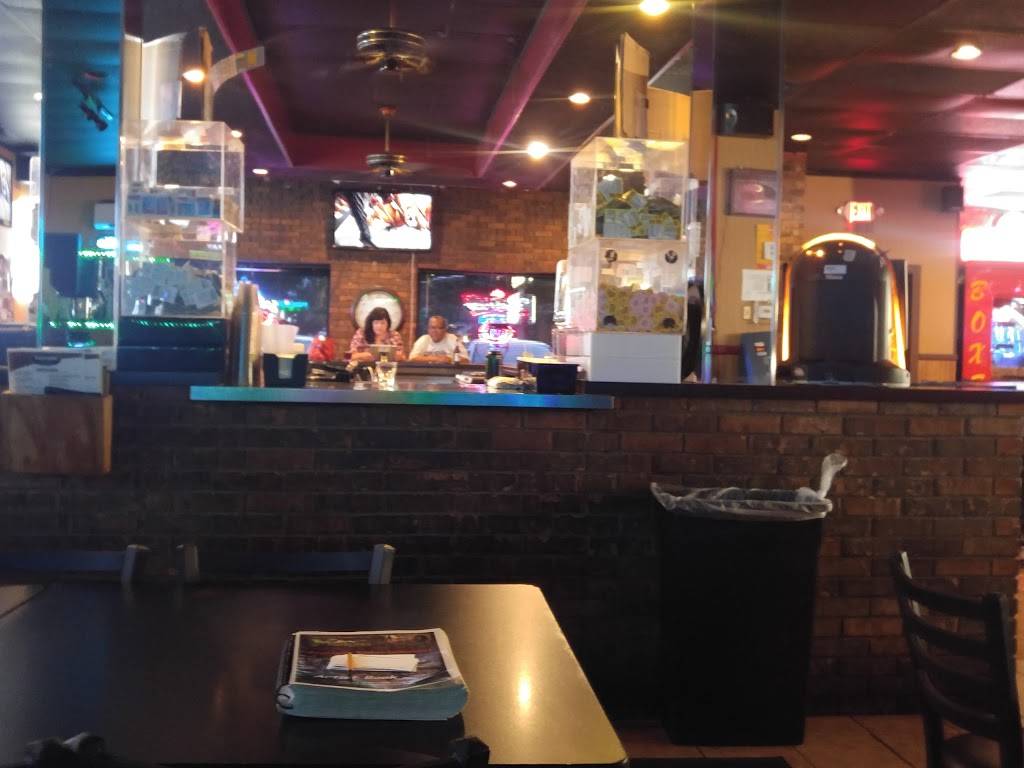 Bleechers Bar & Grill | restaurant | 2220 White Bear Ave, Maplewood, MN 55109, USA | 6517777897 OR +1 651-777-7897