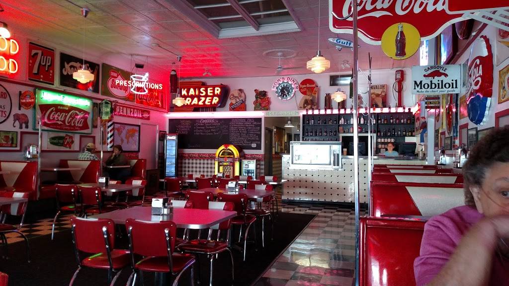 Moms Diner | restaurant | 213 N Defiance St, Archbold, OH 43502, USA | 4194455060 OR +1 419-445-5060