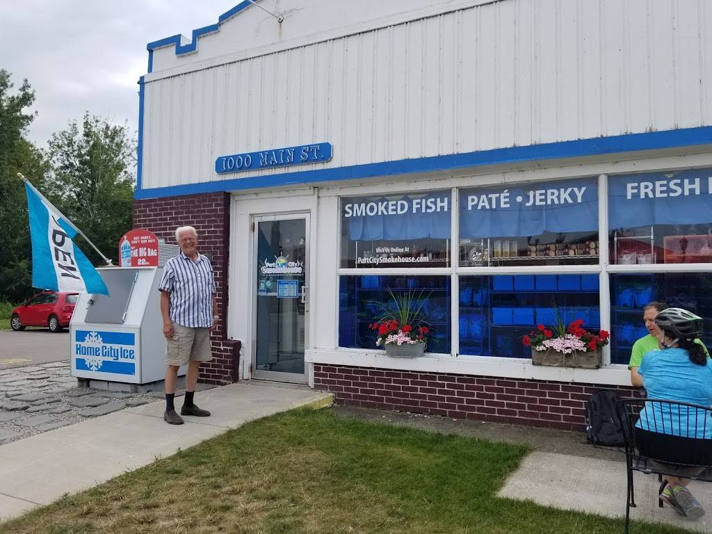Port City Smokehouse | restaurant | 1000 Main St, Frankfort, MI 49635, USA | 2313529192 OR +1 231-352-9192