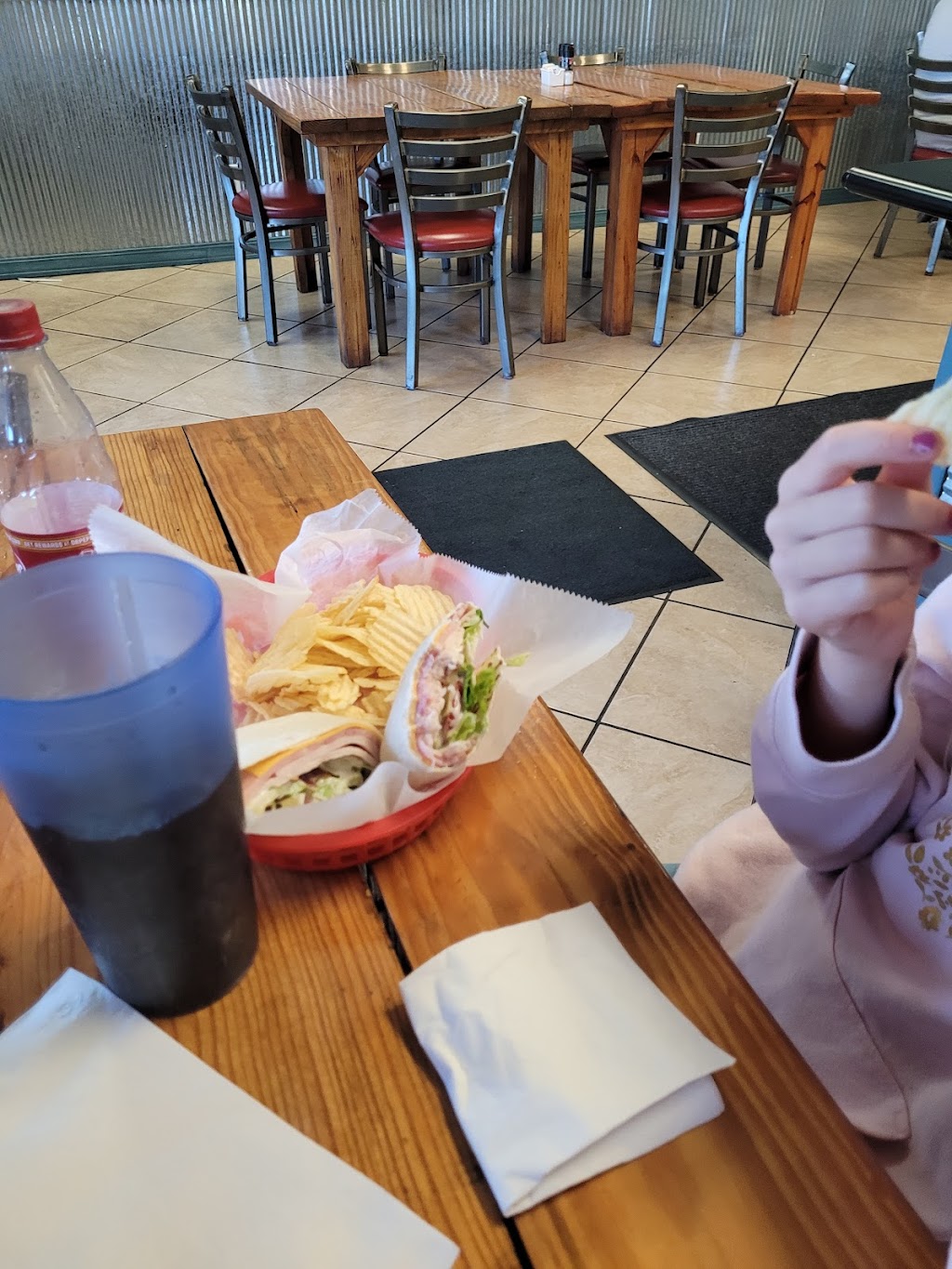 Beach 2 Bay Cafe | restaurant | 125 Villiage Place Mall Ste #D, Fairfield Bay, AR 72088, USA | 5018847070 OR +1 501-884-7070